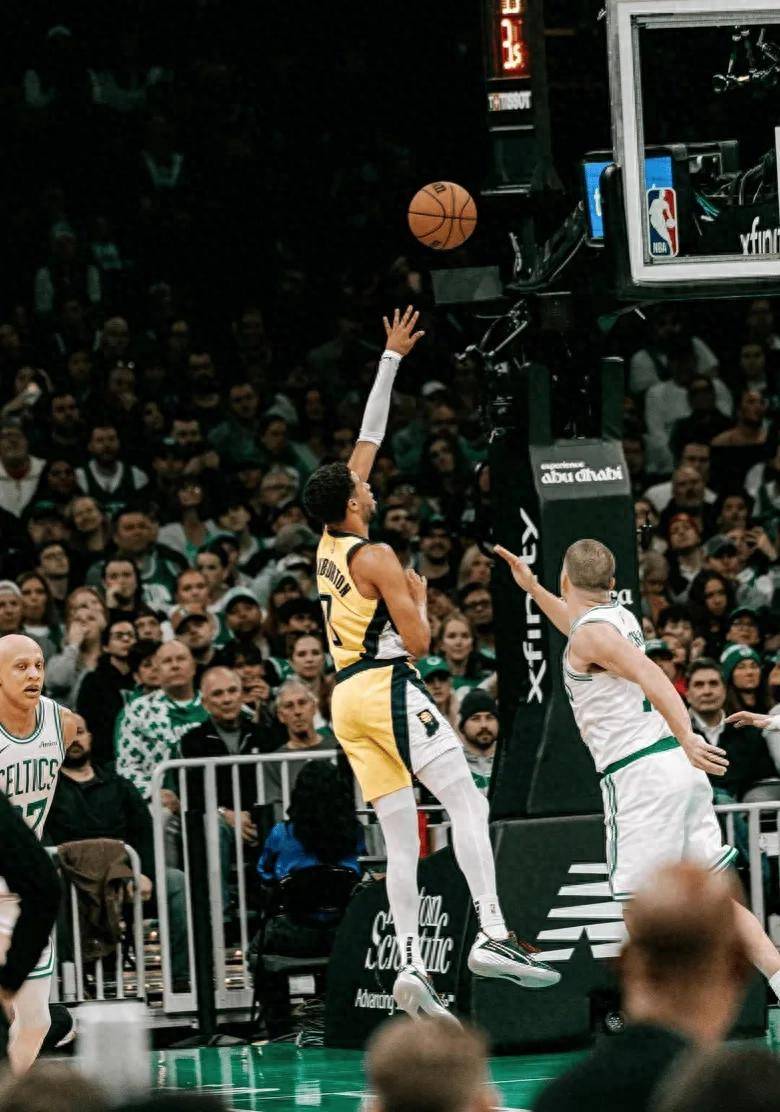NBA-哈利伯顿右跟腱撕裂总决赛带伤作战