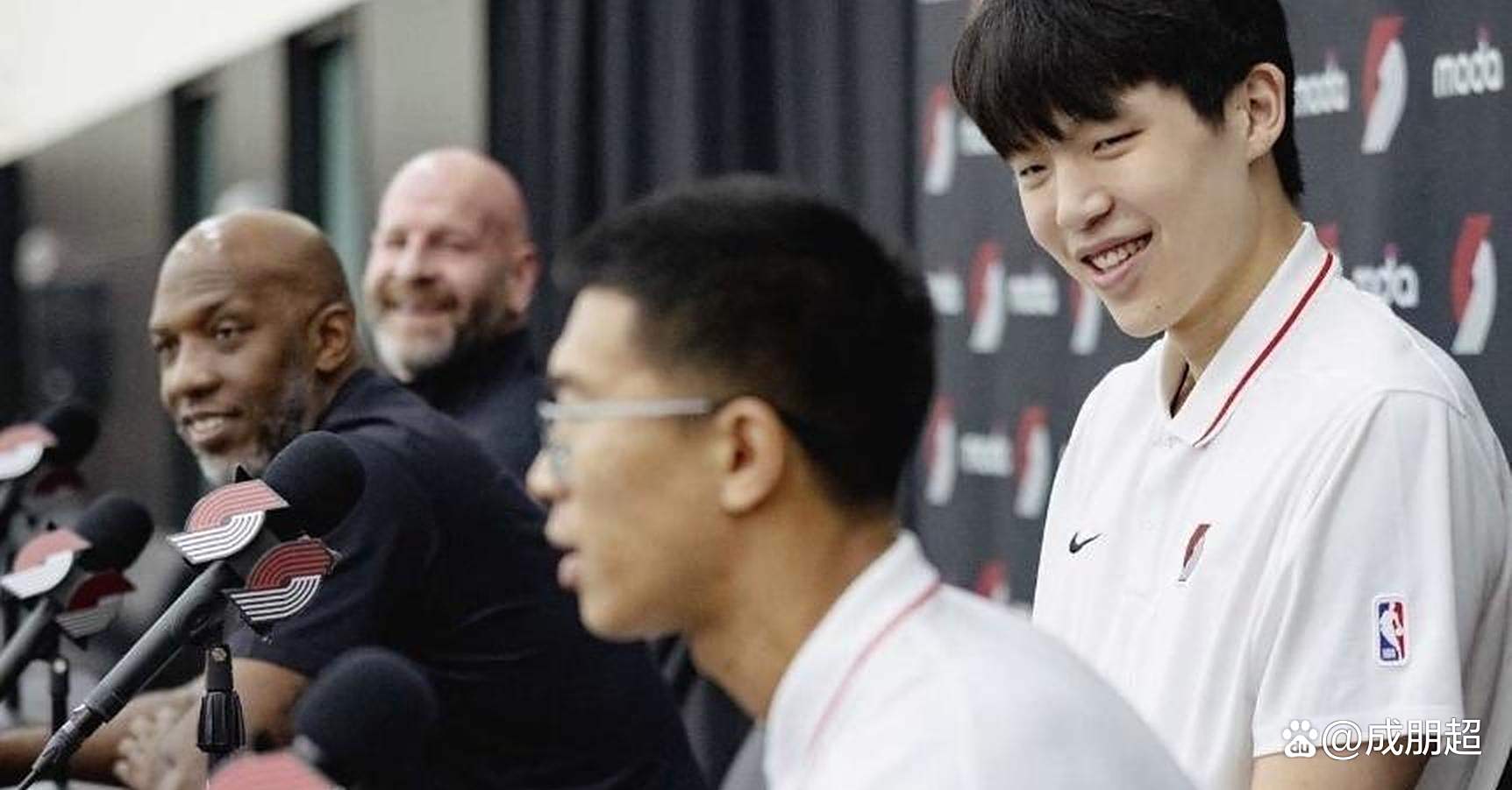 包含奥运会篮球比赛燃情开战，全民热议运动员们的表现的词条